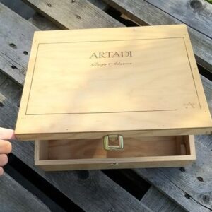 Trälåda Bodegas Artadi – Rioja Alavesa
