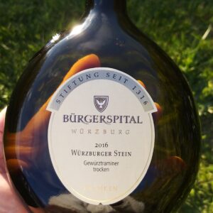 En låda vitt (6fl): Würzburger Stein Gewürztraminer 239 kr/fl